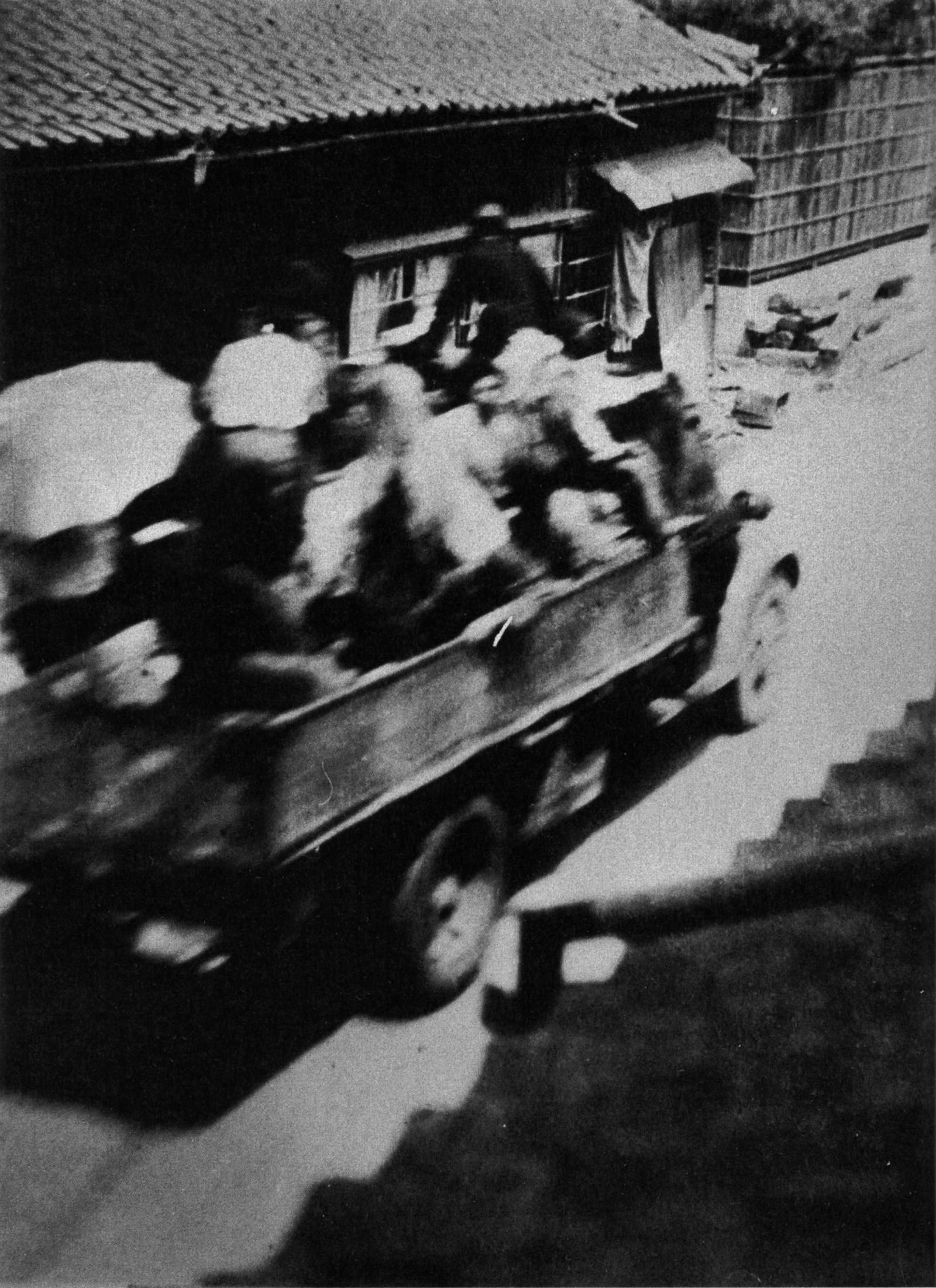 ใใฉใใฏใงๅบๅณถๅธ้ๅคใธๆฅ้ใใใ่ขซ็่
ใใก