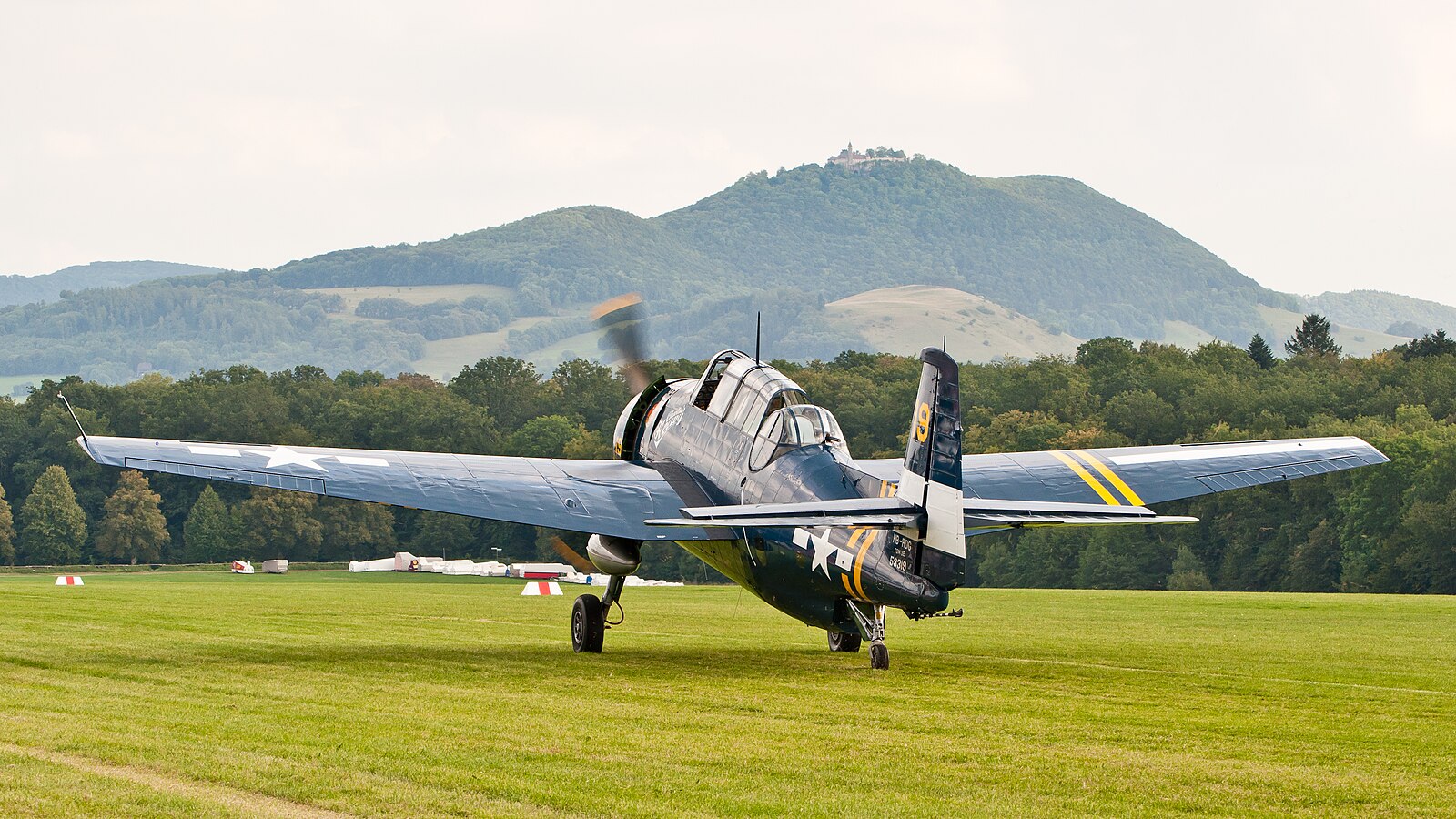 Grumman (General Motors)  TBM-3E Avenger  (reg. HB-RDG (19/53319), cn 3381, built in 1945). Engine: Wright Double Cyclone R-2600-20.