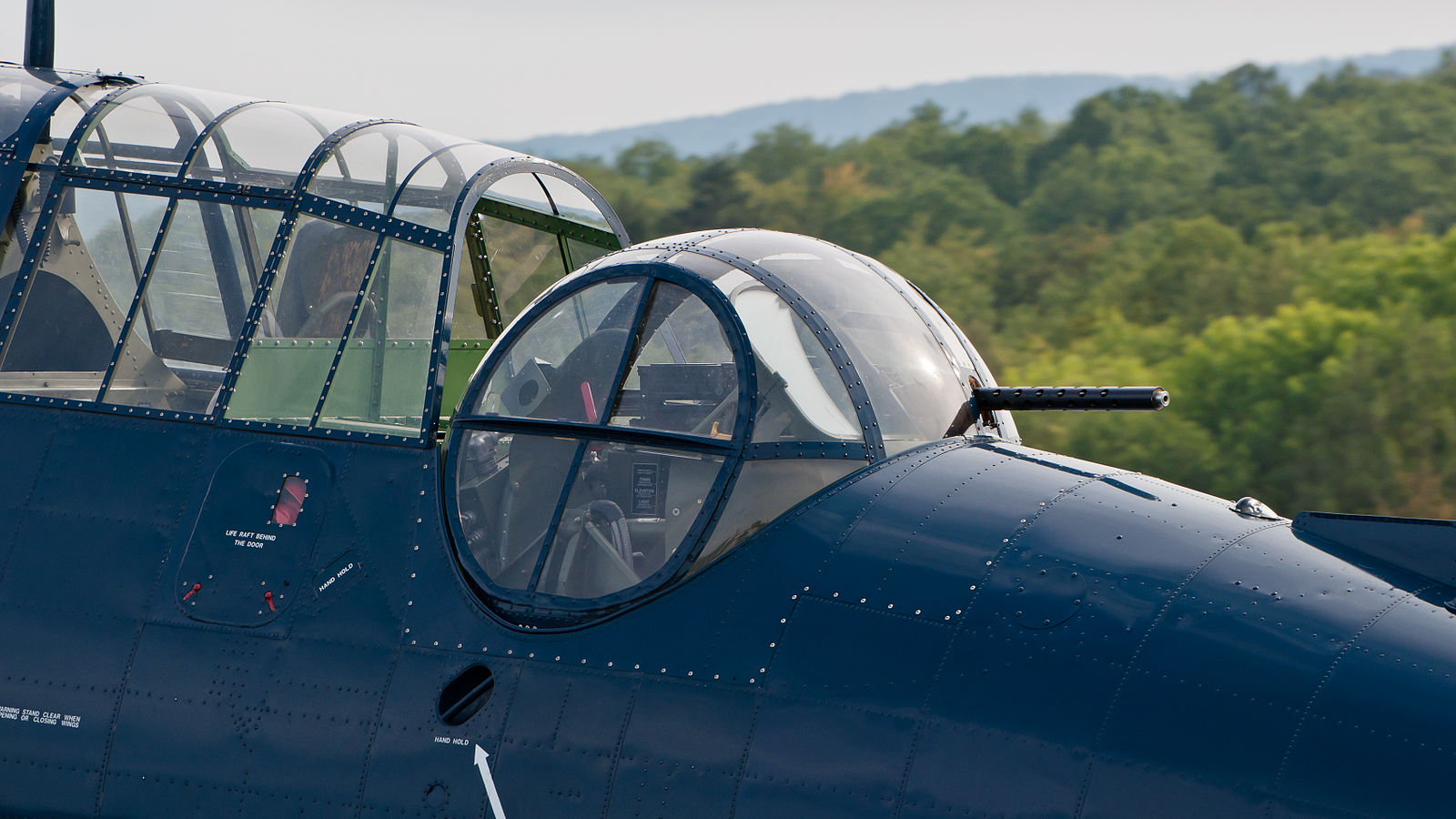 Dorsal gun turret.  Aircraft:  Grumman (General Motors)  TBM-3E Avenger  (reg. HB-RDG (19/53319), cn 3381, built in 1945). Engine: Wright Do