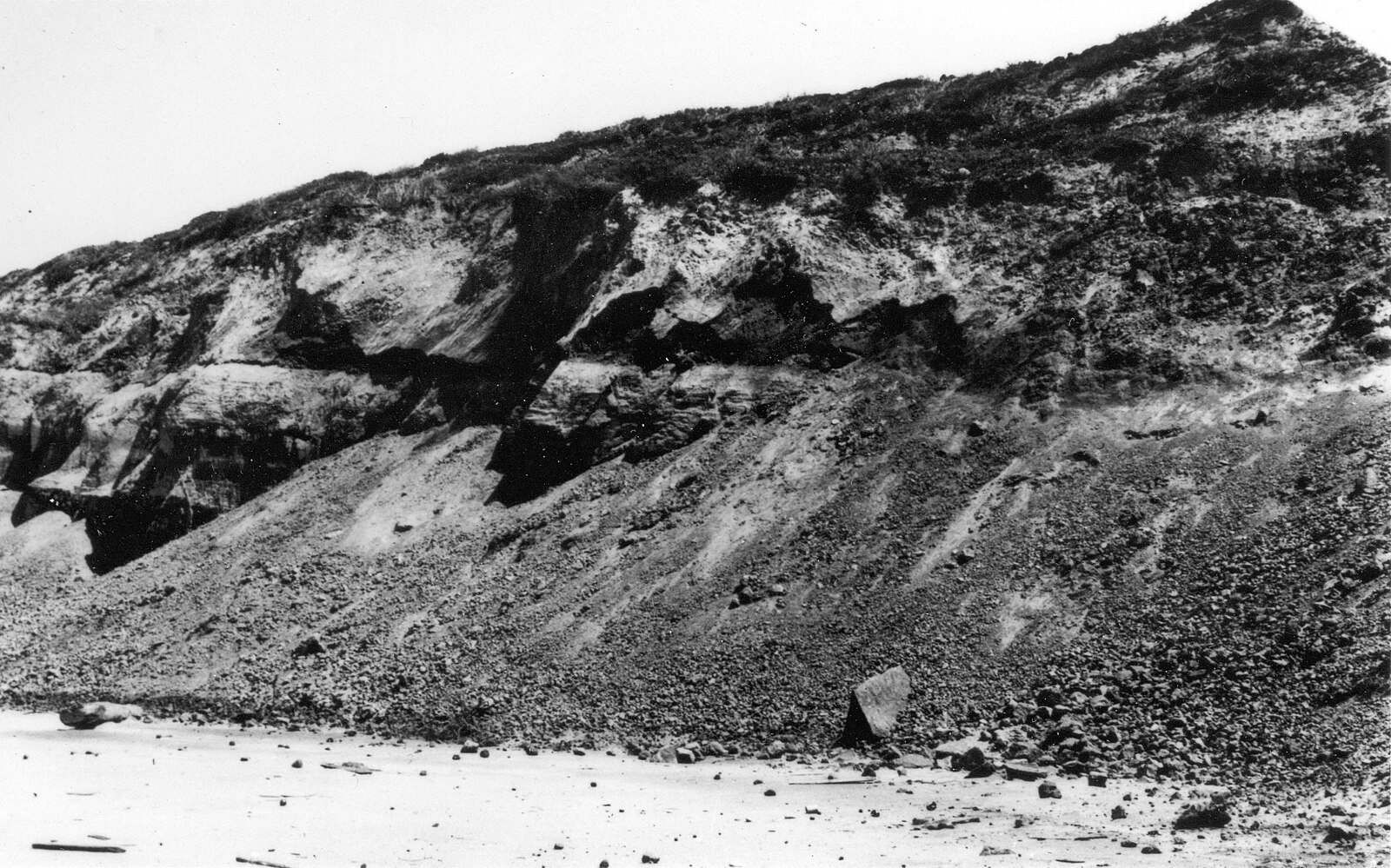 Rockfalls along coastal bluffs between Ocean Avenue, San Francisco, and Mussel Rock caused by the 1906 San Francisco earthquake.
 This photo