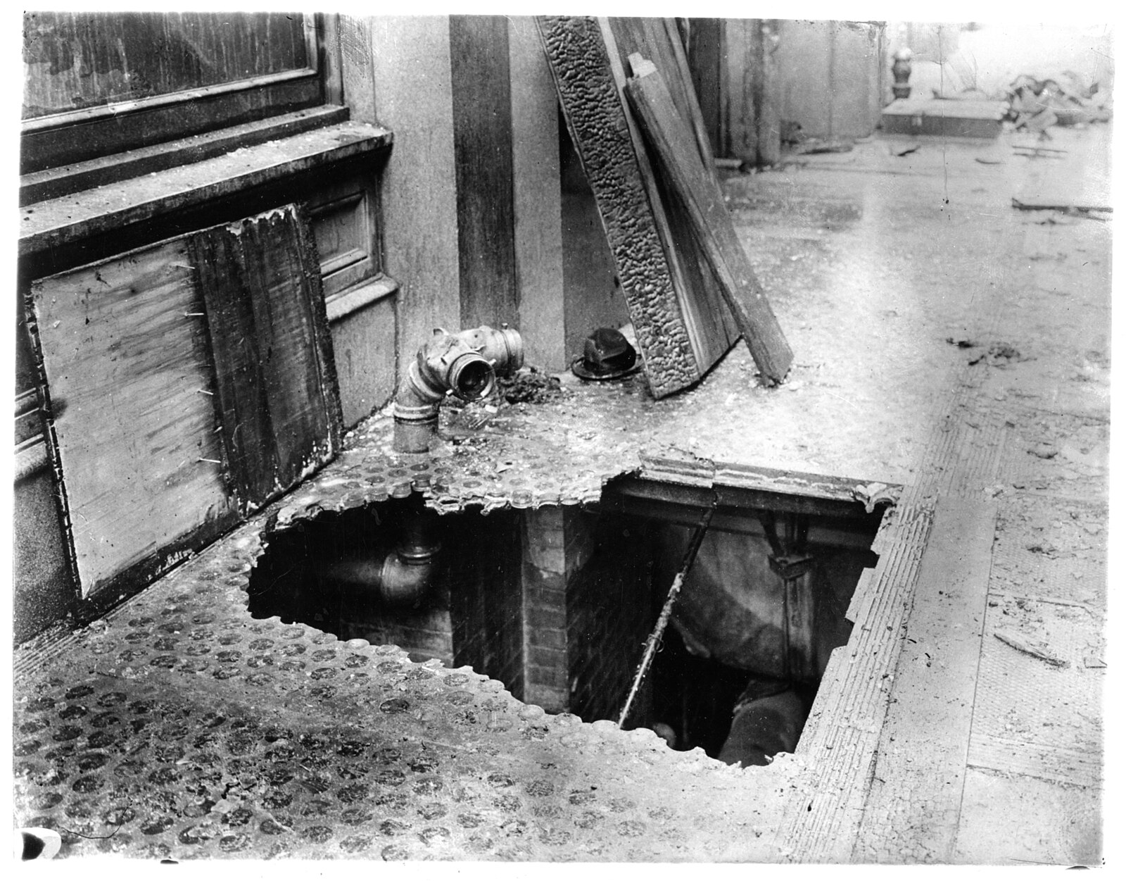 File:Photograph of a Hole at the Bottom of a Fire Escape after the Triangle Shirtwaist Factory Fire - DPLA - 4bddc078e052ec0a7daedeeac43bef0